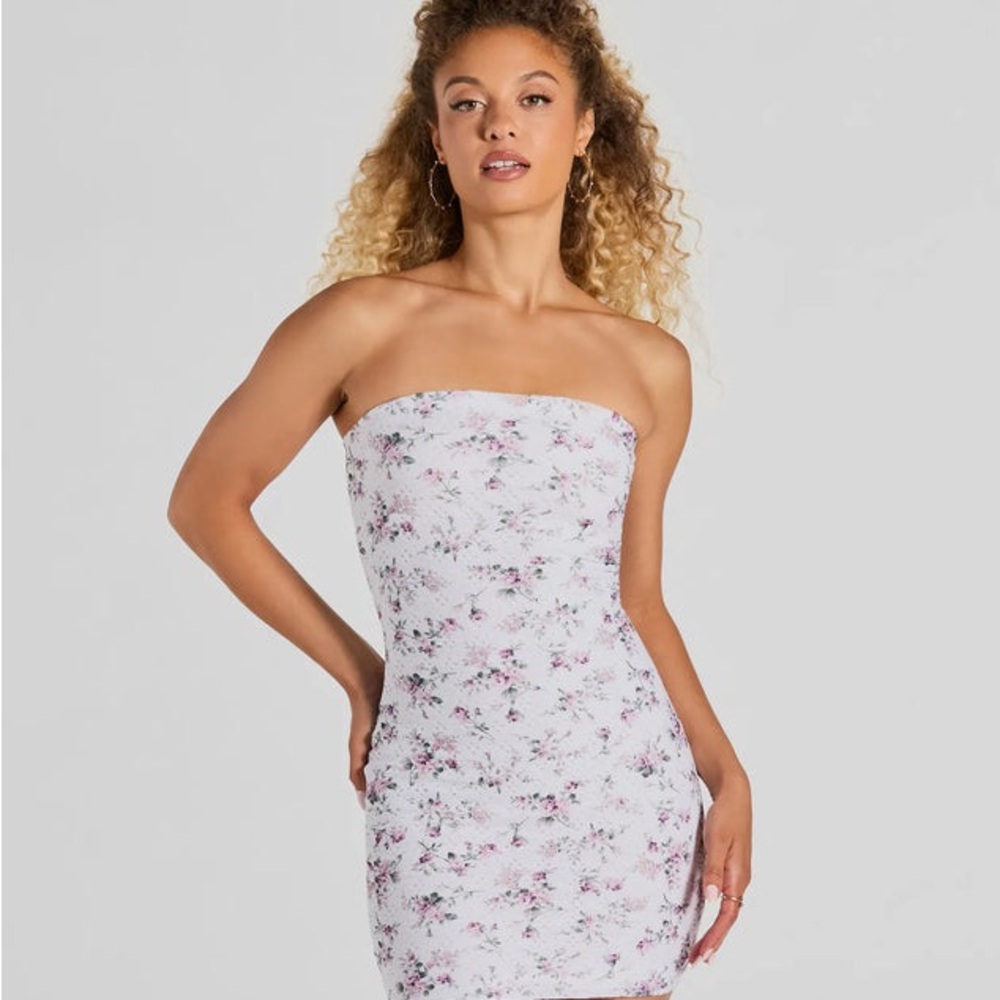 Windsor Strapless Floral Dress in White and Pink